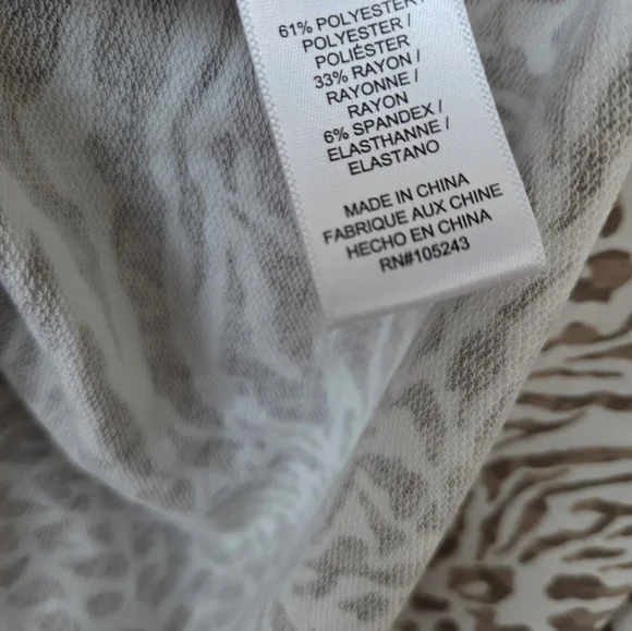 NWT WOMENS BOBEAU ANIMAL PRINT 3/4SLEEVE STRETCH RAYON MIX PULLOVER BLOUSE M - Picture 4 of 4